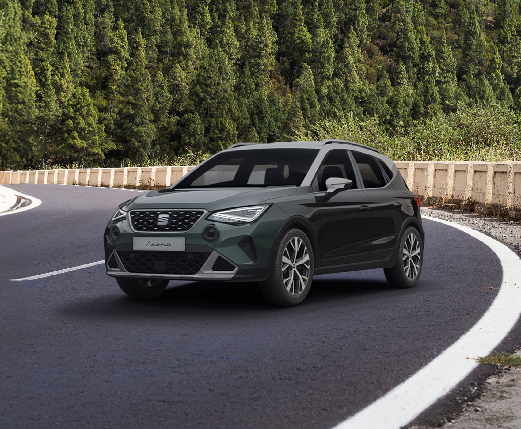 Vista completa de un SEAT Arona 2026 aparcado al aire libre.