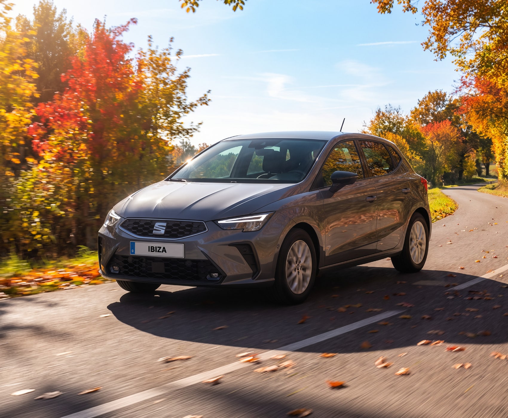 Vista completa de un SEAT Ibiza 2026 de color rojo, aparcado al aire libre