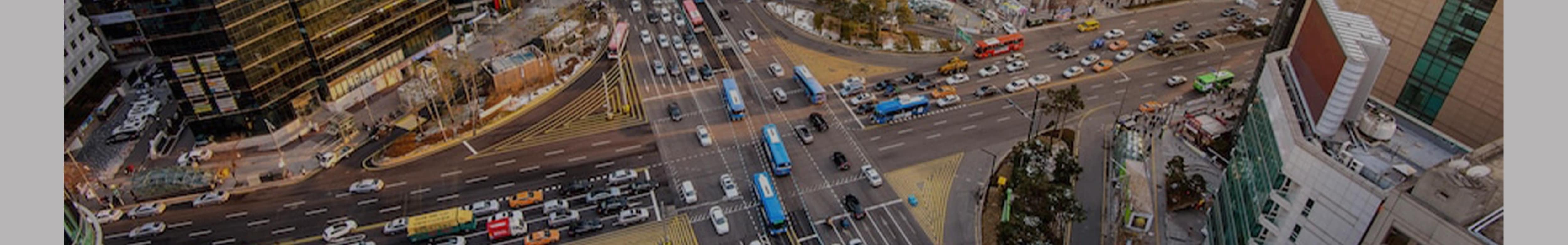 Conoce las normas para conducir en intersecciones