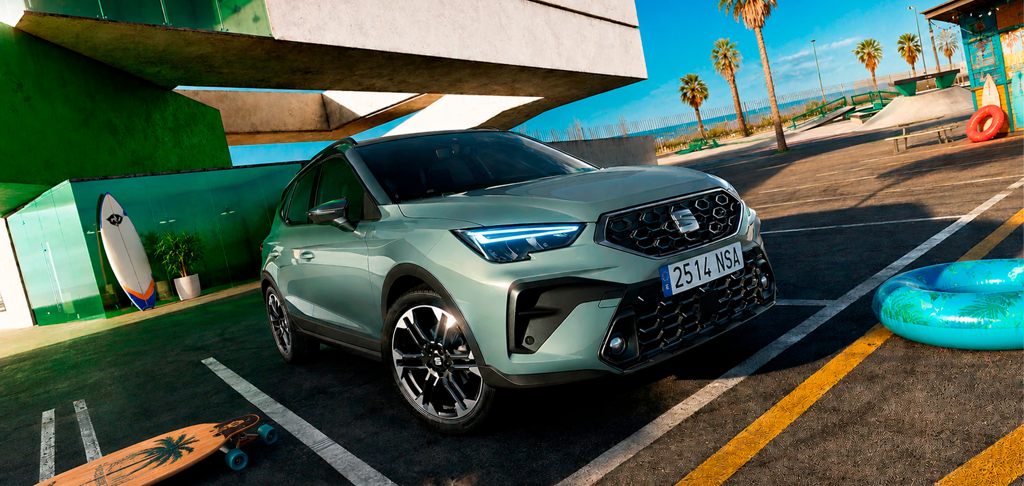 Vista completa de un SEAT Arona 2026 aparcado al aire libre.