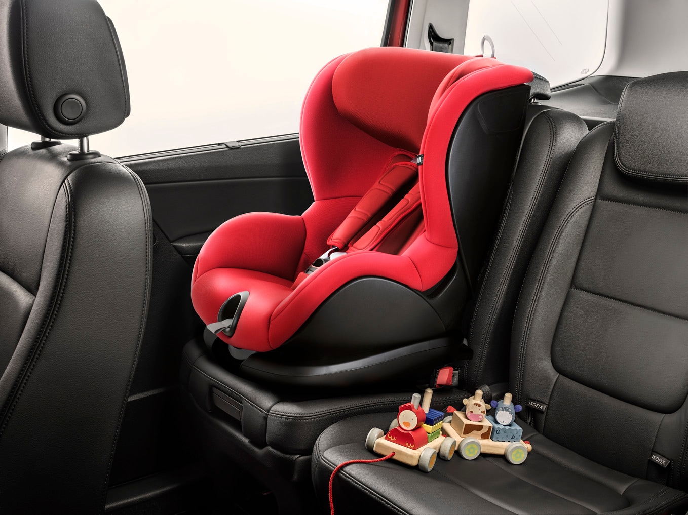 En Motor DYE os queremos contar sobre el primer informe europeo de 2021 sobre los sistemas de retención de niños en donde se analizan 26 modelos con resultados, en general, positivos. Dieciocho modelos alcanzaron una puntuación de 4 estrellas y otros tres lograron tres estrellas. El informe también muestra cinco sillas infantiles que no son seguras para los más pequeños y se venden actualmente en España.