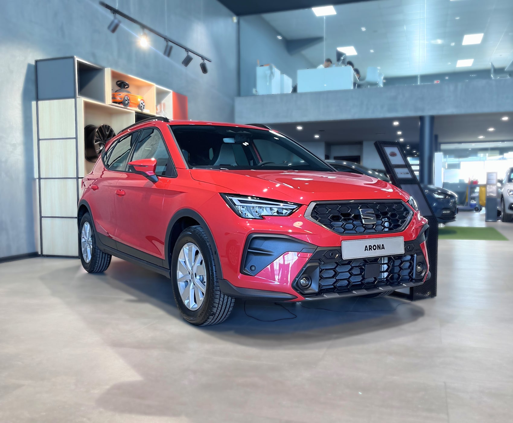 Vista completa de un SEAT Arona 2026 aparcado al aire libre.