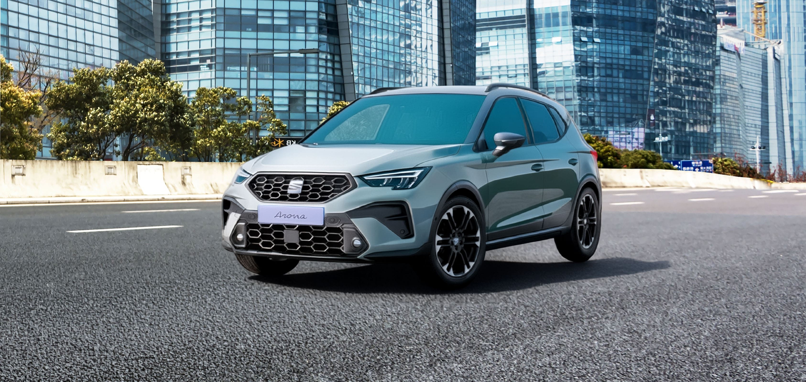 Vista completa de un SEAT Arona 2026 aparcado al aire libre.