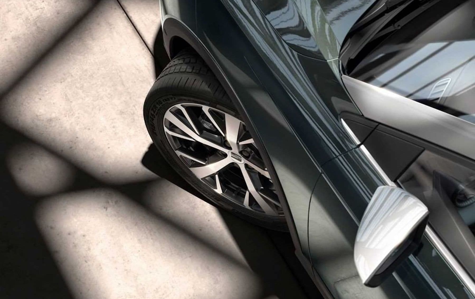 Cómo reaccionar si se revienta una rueda del coche