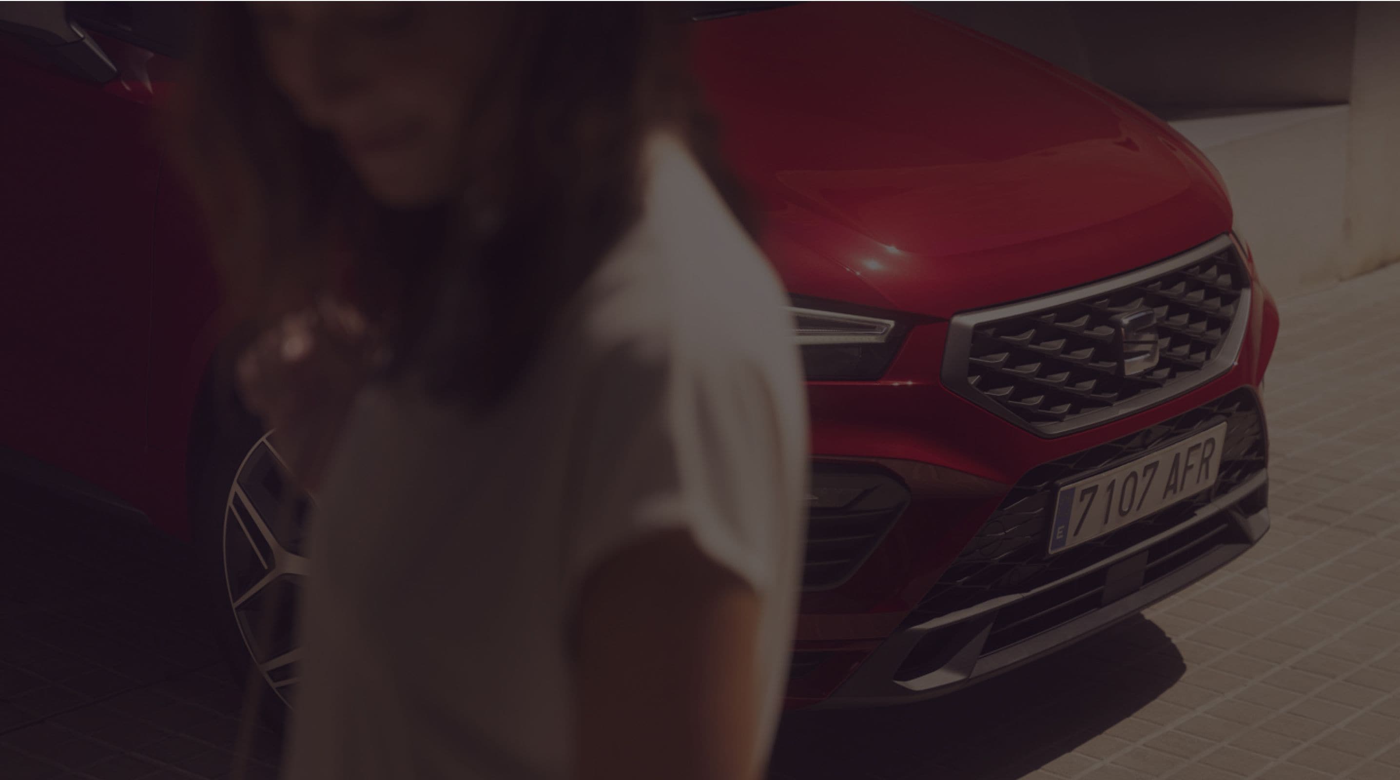 woman-standing-seat-ateca-velvet-red-colour